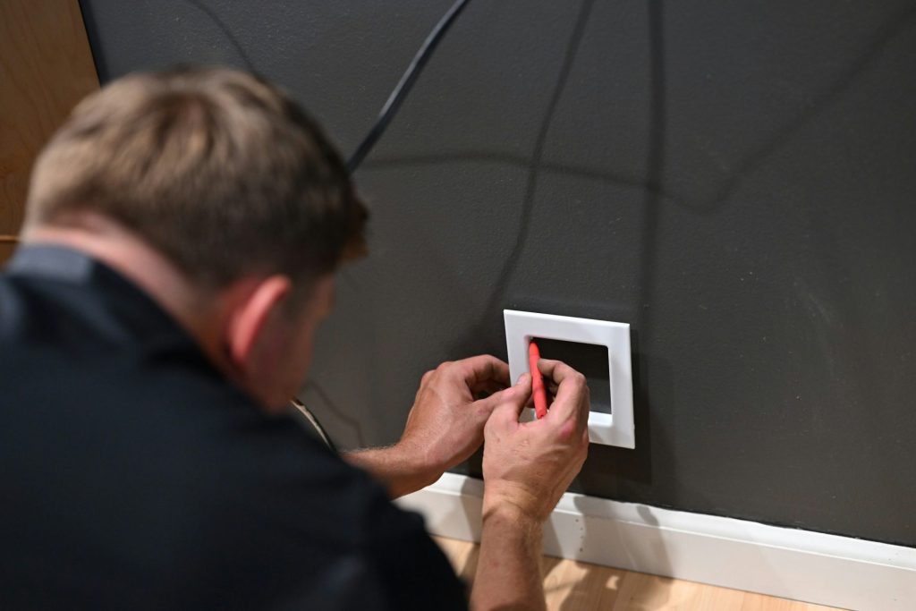 Installation d'une prise murale